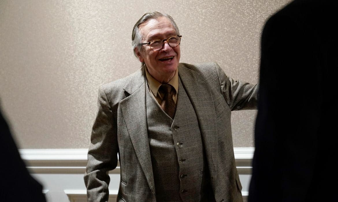 Morre Olavo de Carvalho aos 74 anos