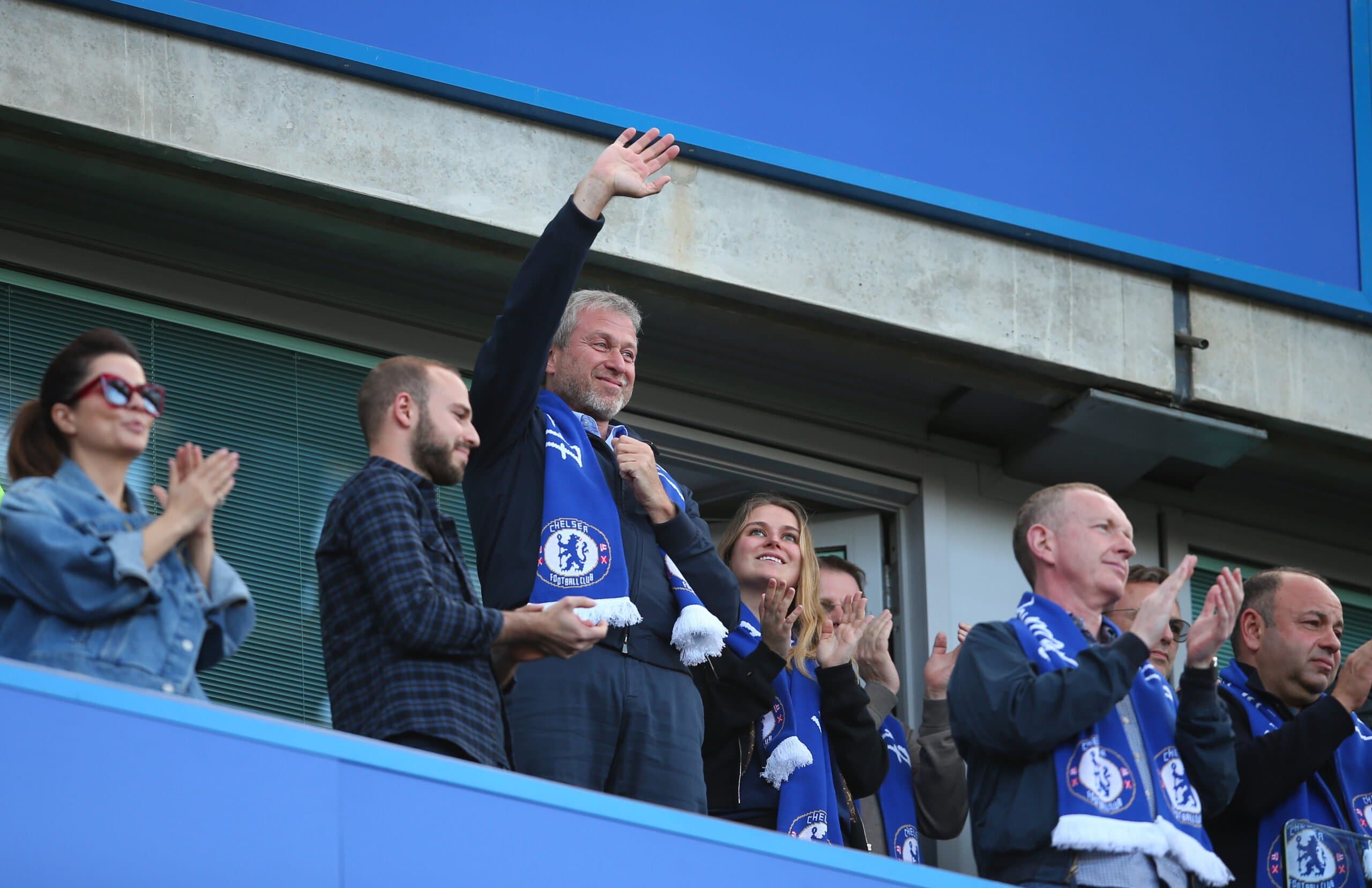 Abramovich põe Chelsea a venda e doará lucros para vítimas da guerra