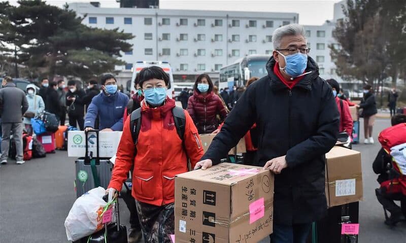Covid-19: novo recorde de casos impõe medidas de isolamento na China