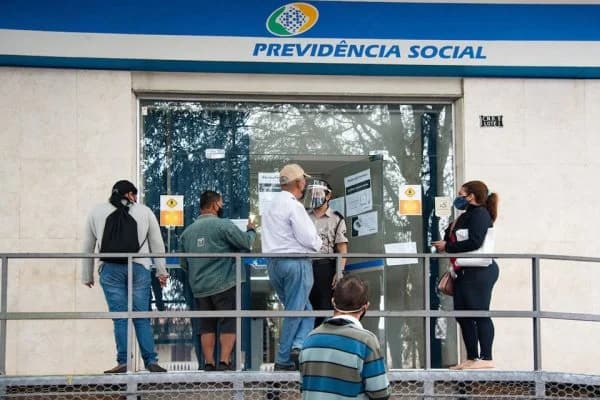 Servidores do INSS iniciam greve em todo o Brasil nesta quarta-feira