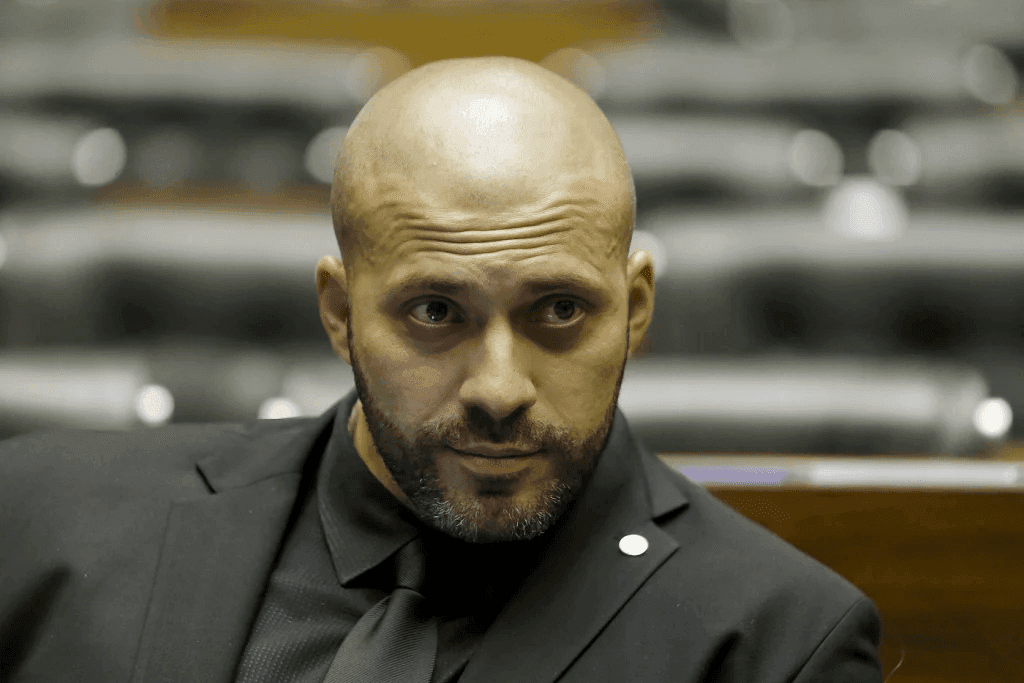 Ministros do STF avaliam que Silveira continuará inelegível apesar do perdão de Bolsonaro