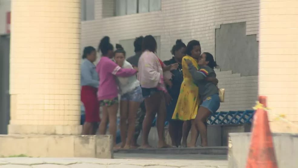 Morre menina imprensada por carro alegórico na Sapucaí