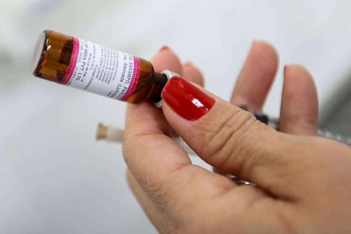 Domingo tem vacinação contra Covid-19, influenza e sarampo em Manaus