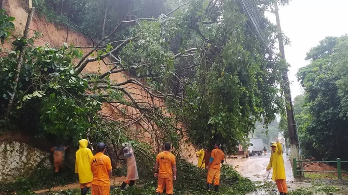 Nº de mortos chega 13 após temporais no RJ; há seis desaparecidos em Angra