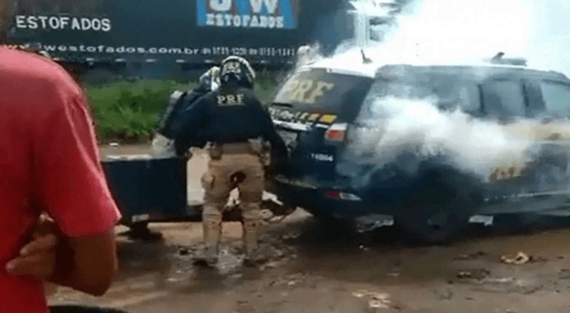 Flávio Dino demite 3 policiais envolvidos na morte de homem em “câmara de gás”