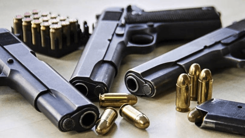 Levantamento aponta que em três anos, Brasil teve 605 mil licenças de armas