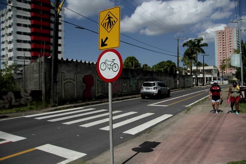 Vereador propõe ensinar pedestres a usar faixa e educar motoristas em Manaus