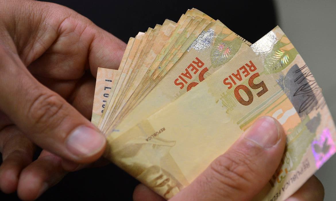 Brasil tem deflação após queda de preços dos combustíveis