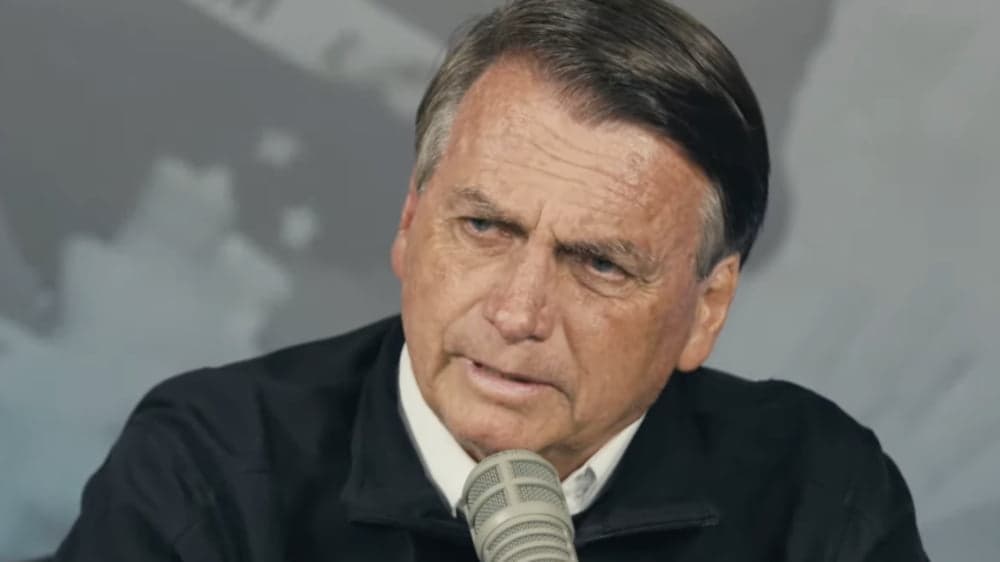 Bolsonaro diz que se arrepende de declarações sobre a pandemia