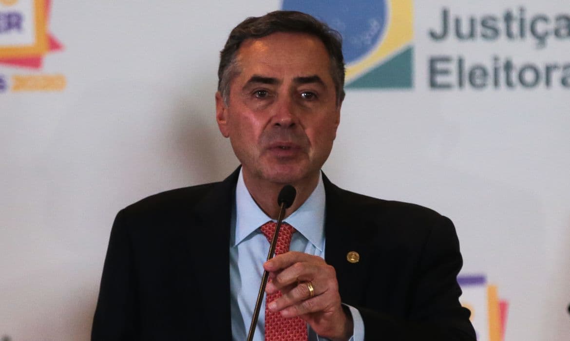 Barroso suspende efeitos da lei do piso nacional da Enfermagem