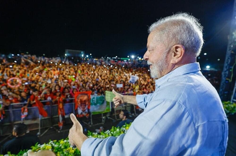 “Nenhum presidente investiu tanto no Amazonas quanto eu”, afirma Lula em comício