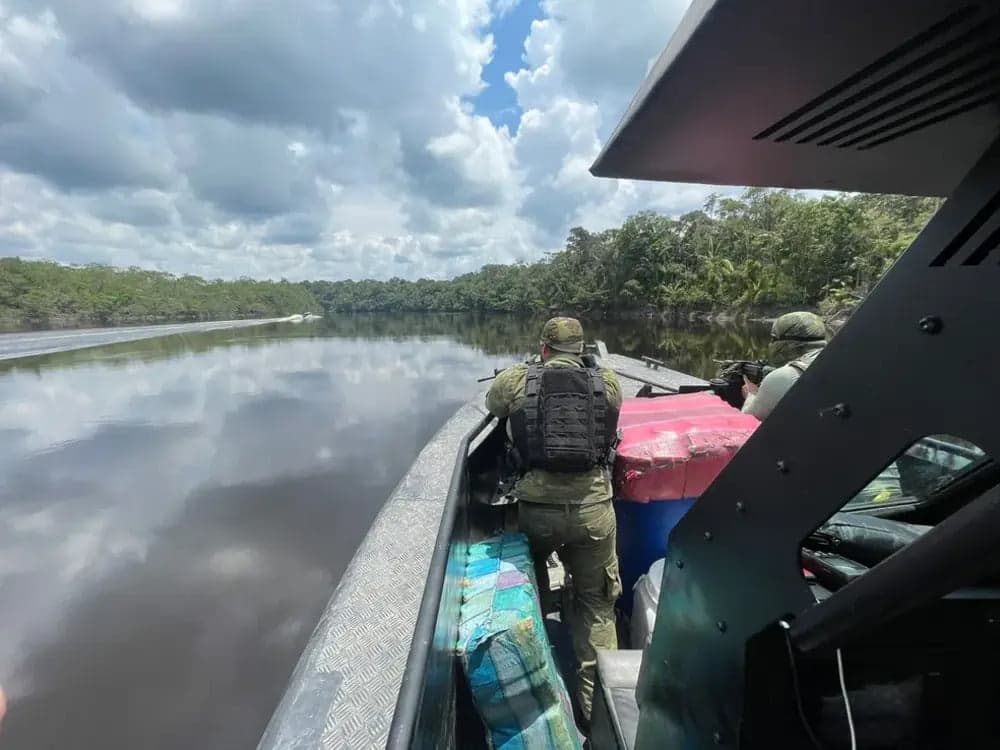 PF e PM apreendem mais de 1 tonelada de skunk no rio Marié