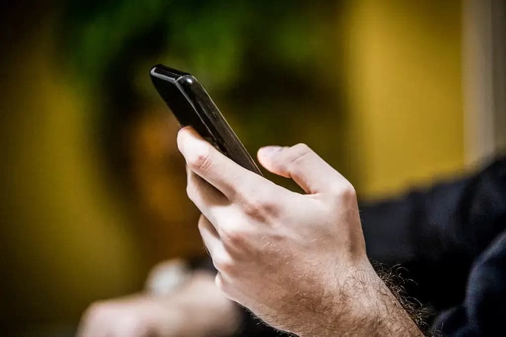 TSE determina: Quem não entregar celular ao mesário não votará