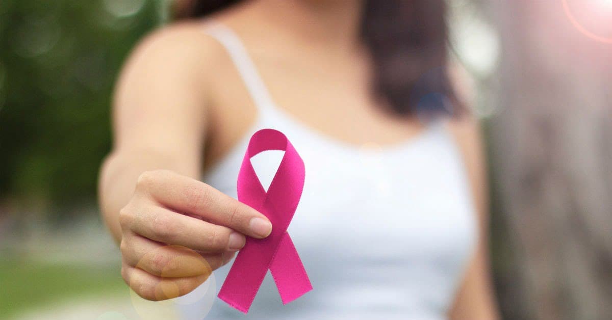Outubro Rosa: saiba como identificar os primeiros indícios do câncer de mama e onde tratar