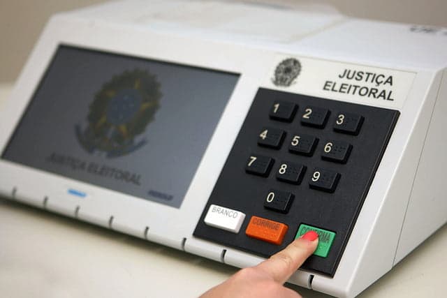 TSE: apenas um partido tem maioria feminina nas candidaturas de 2026
