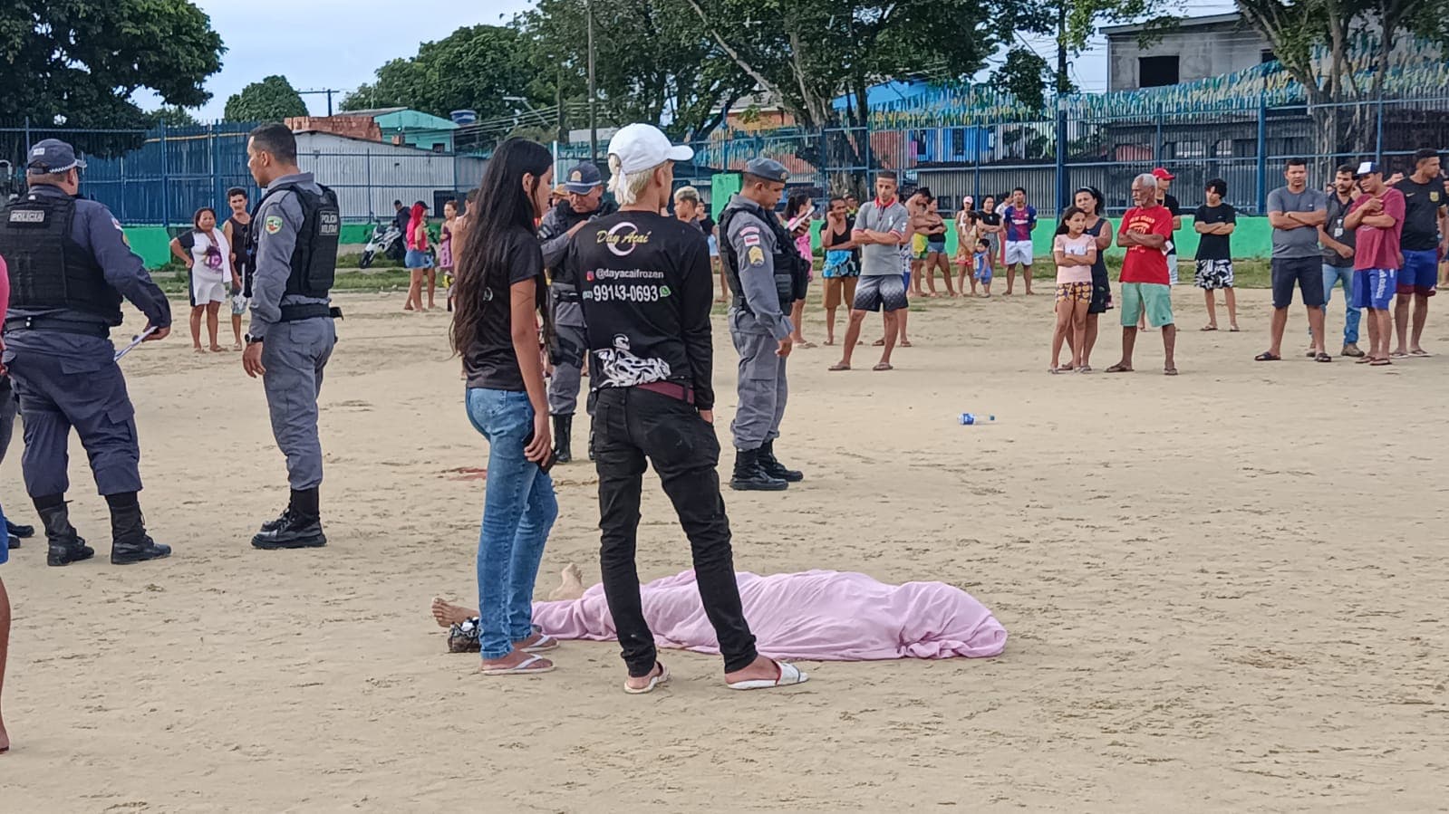 Homem morto em campo no Jorge Teixeira era traficante, diz PM