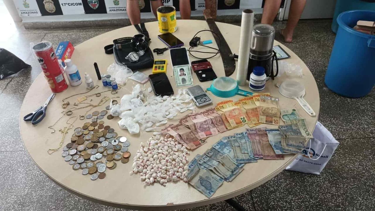 Trio é preso por tráfico de drogas no bairro Lírio do Vale
