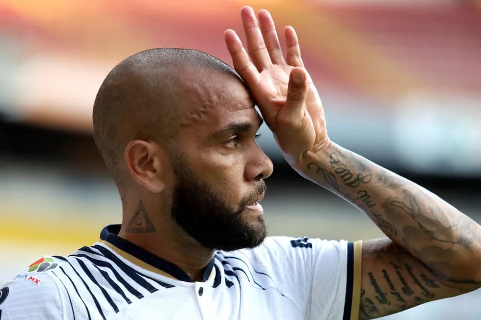 Contrabando de cigarros: Daniel Alves se complica em presídio espanhol