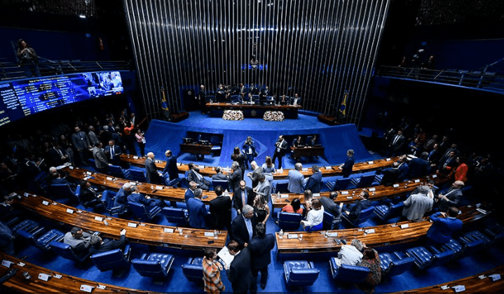 Prioridade de emprego a mulheres vítimas de violência está em pauta nesta terça-feira