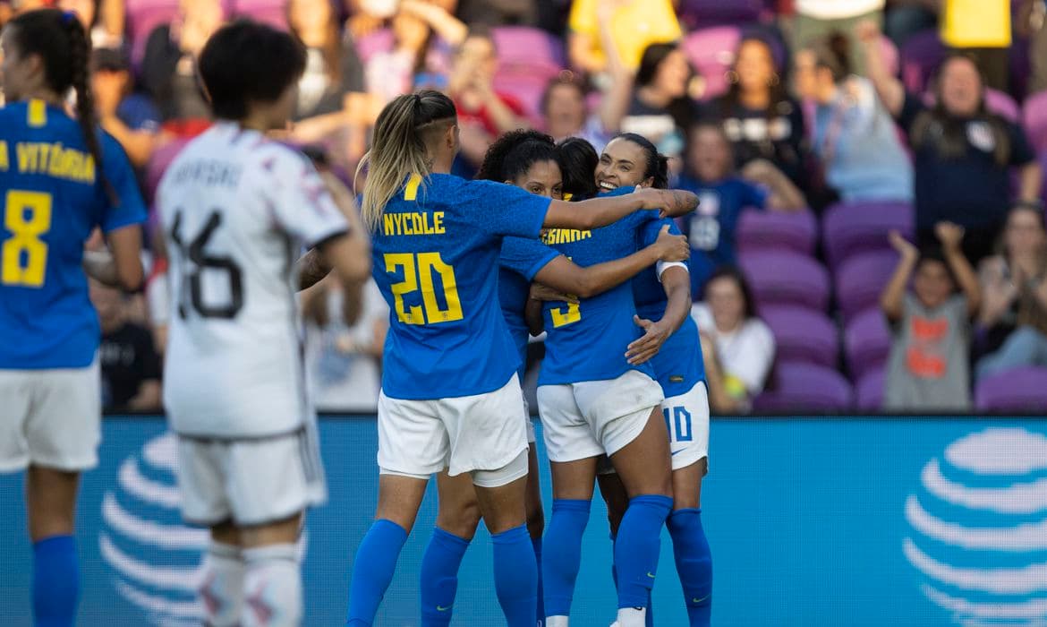 Marta desequilibra e Brasil derrota Japão em torneio amistoso