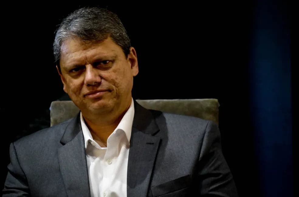 Governador de SP passa por cirurgia para retirar cálculos renais