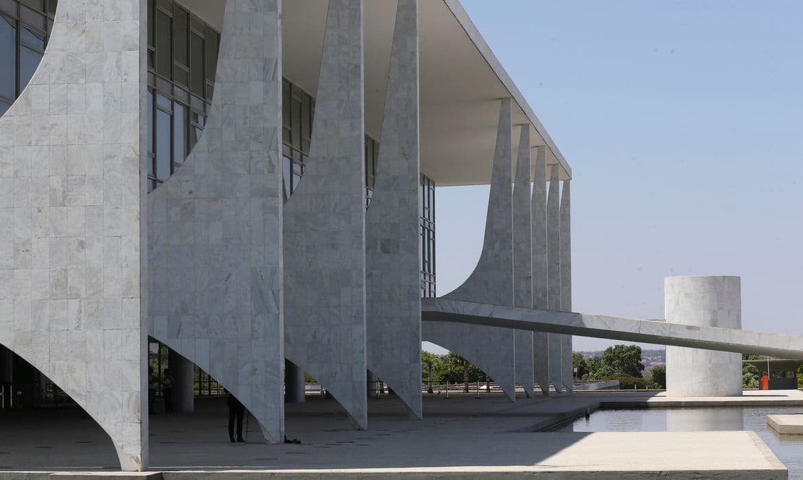 Lula convida embaixadores estrangeiros para evento do 8 de janeiro no Planalto