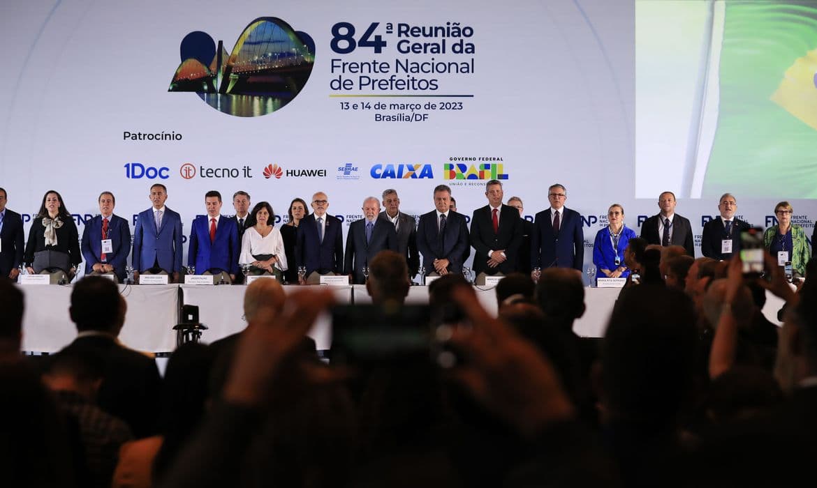 Lula quer tranformar prédios públicos abandonados em moradias