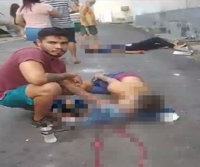 VÍDEO: Dupla é encurralada e baleada em beco de Manaus