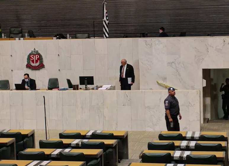 Eduardo Suplicy preside sessão para plenário vazio na Alesp