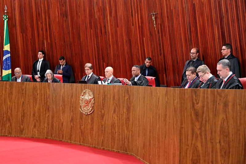 MPE pede condenação de Bolsonaro por reunião com embaixadores