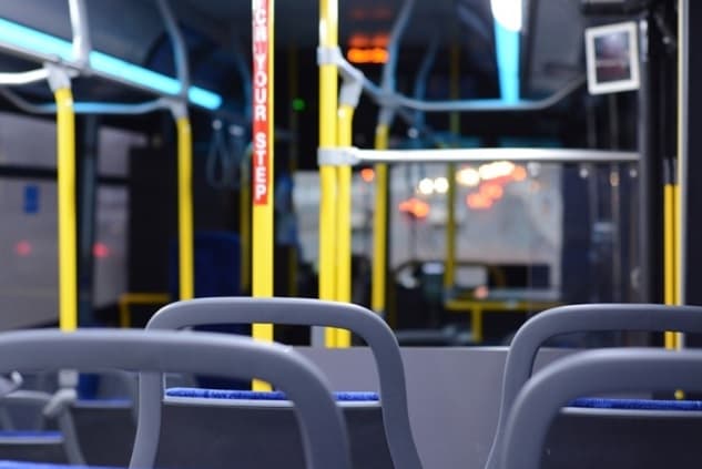 Homem é surpreendido com tiro na cabeça ao descer de ônibus, em Manaus