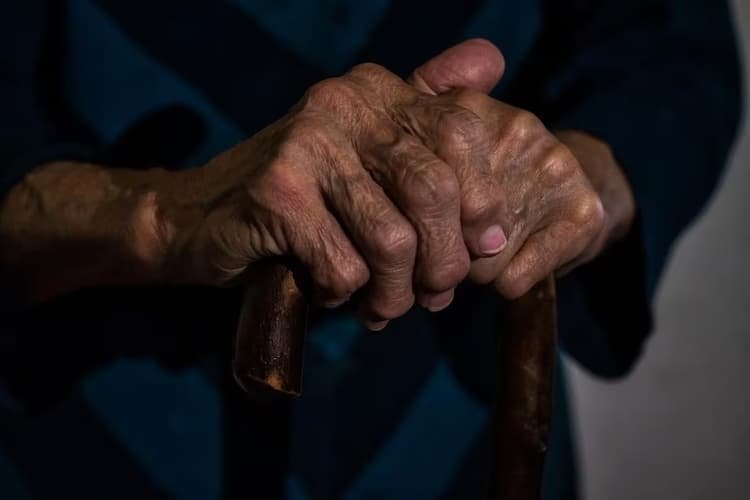 MPT obriga patrões a passarem casa para doméstica escravizada por 34 anos em Manaus