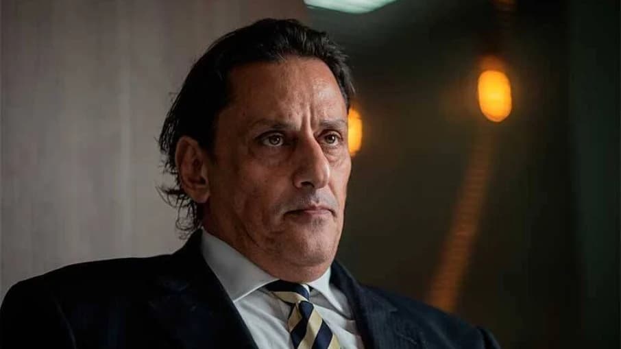 Advogado de Bolsonaro admite ter recomprado relógio Rolex