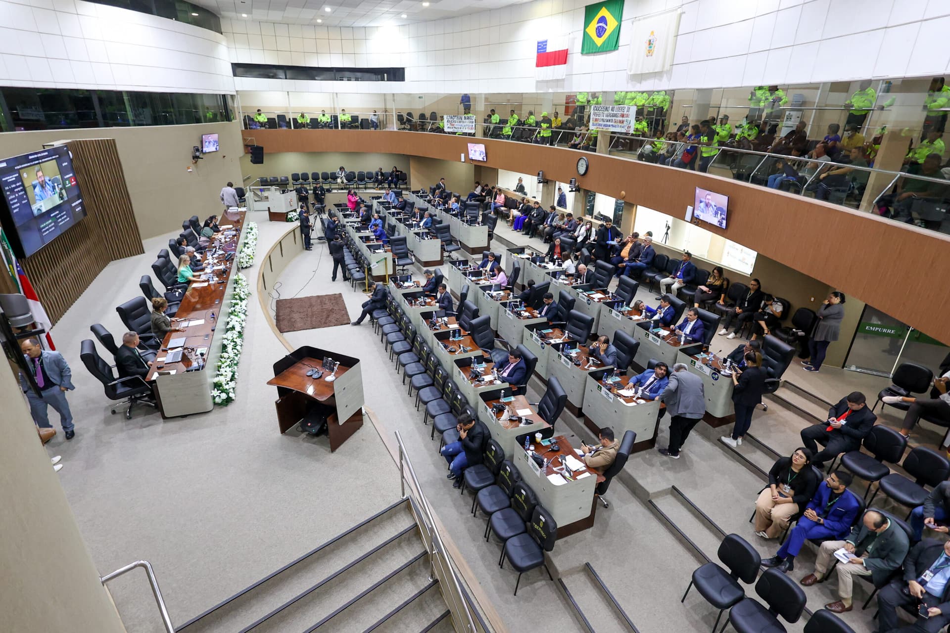 Câmara aprova PL que proíbe “danças com conteúdo erótico” nas escolas de Manaus