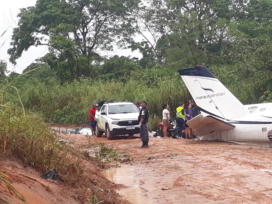 ACIDENTE AÉREO: Avião teria derrapado na pista no momento do pouso, em Barcelos