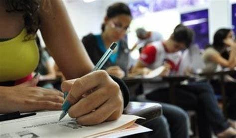 Estudantes do Ensino Médio terão bolsa para permanecer na escola