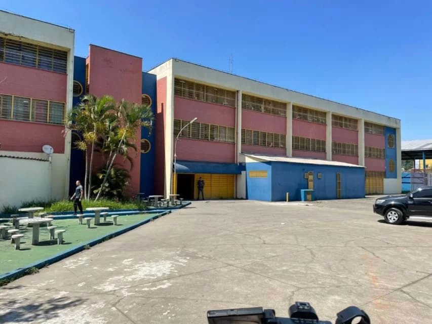 Ataque em escola: pai do adolescente é indiciado por posse irregular de arma