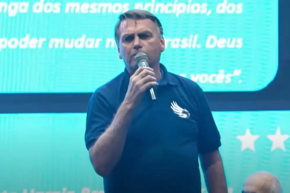 “Moraes quer me alijar da política”, diz Bolsonaro em evento