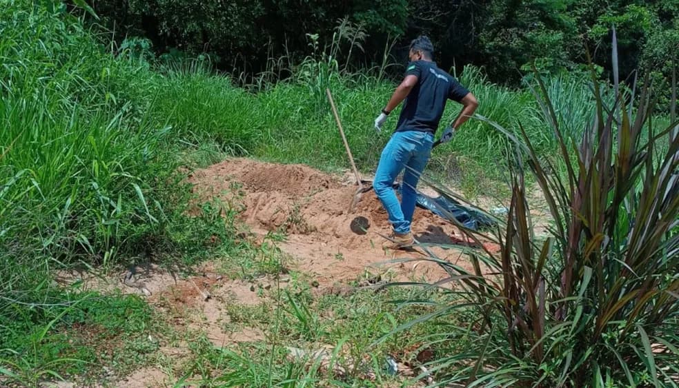 Torturado e esfaqueado, jovem é obrigado a entrar na própria cova antes de morrer, no TO