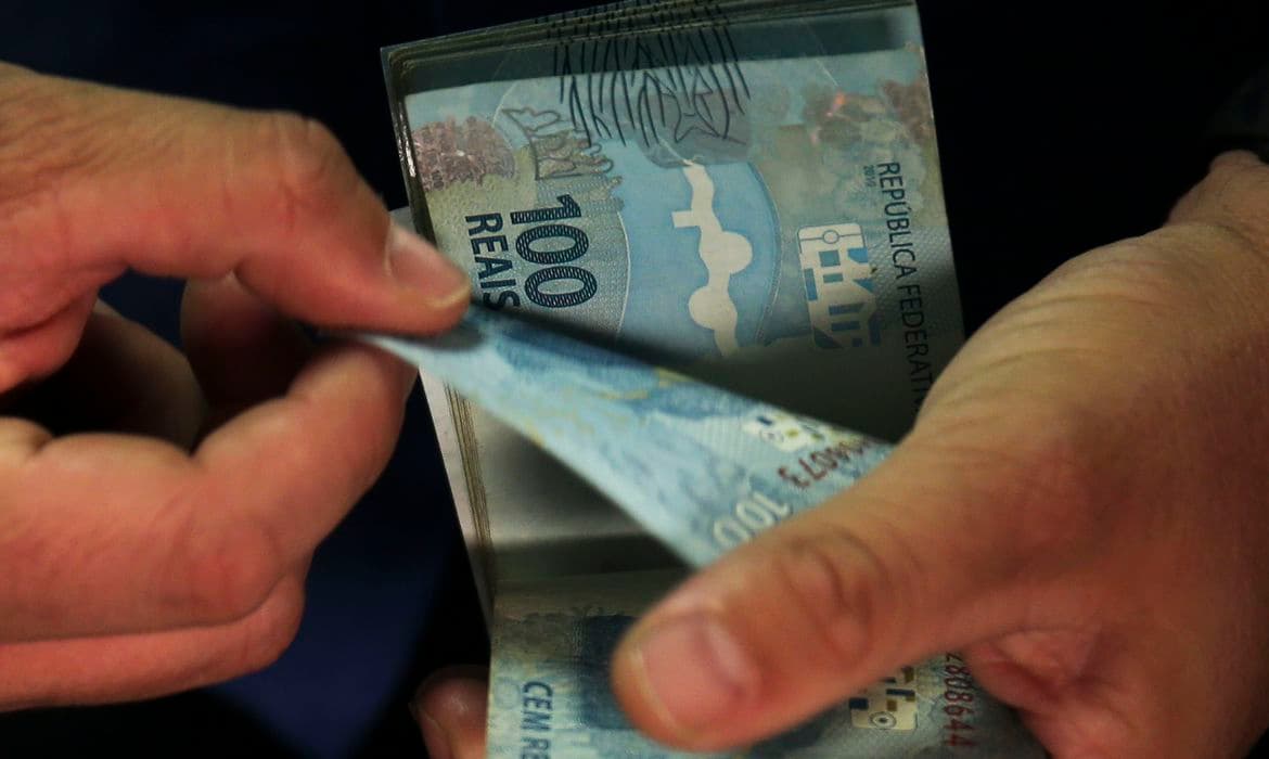 Trabalhadores podem sacar abono salarial do PIS/Pasep até quinta-feira (28/12)