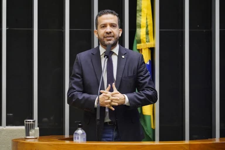 Fux abre inquérito para investigar Janones por suspeita de “rachadinha”