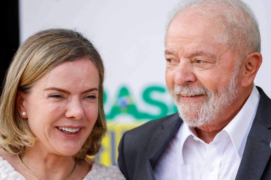 Lula quer uma mulher do Ministério da Justiça; PT defende nome de Gleisi Hoffmann