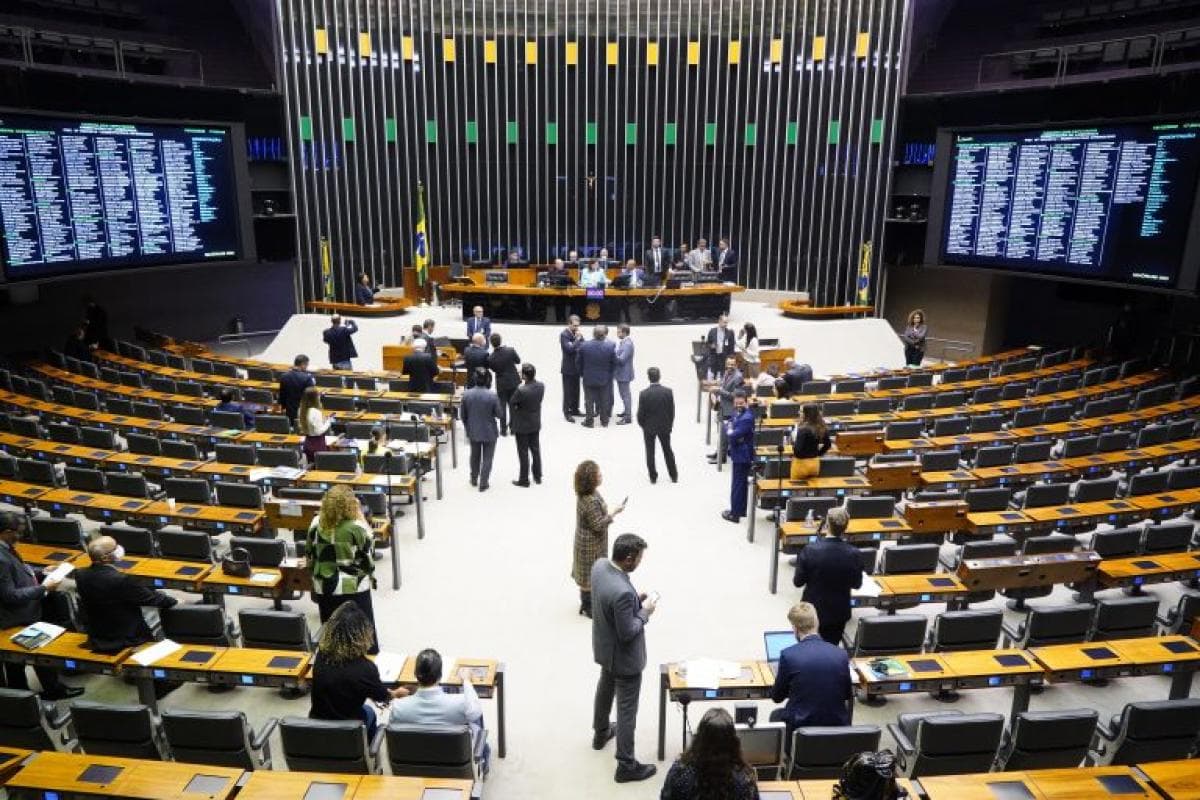 Câmara vai gastar R$ 100 milhões para reformar apartamentos de deputados