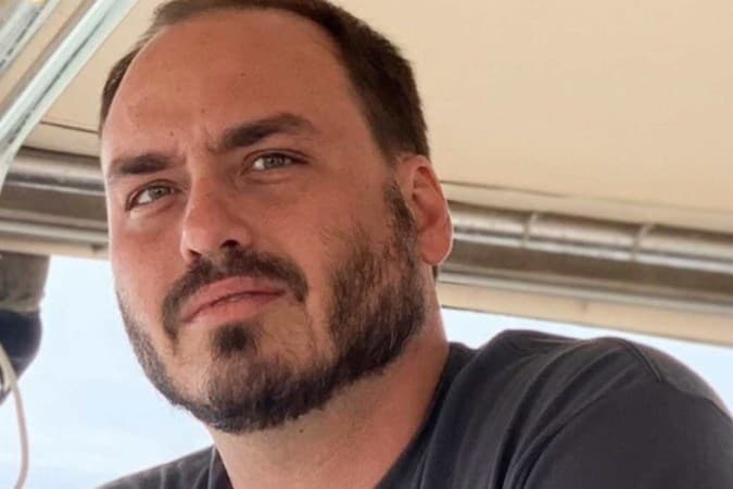 Carlos Bolsonaro ironiza saidinha de Japa do PCC e negativa a Bolsonaro