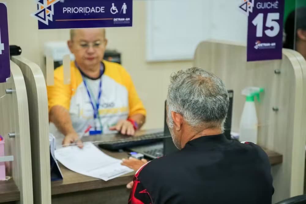 Idosos acima de 70 agora podem renovar CNH de graça; saiba como solicitar