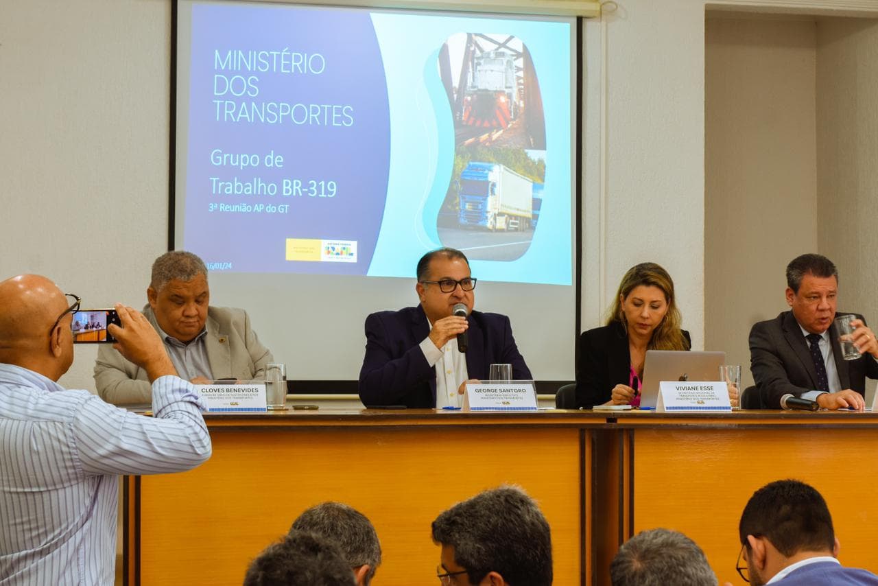 “A gente precisa conseguir a licença para pavimentar a BR-319”, diz número 2 do Ministério dos Transportes