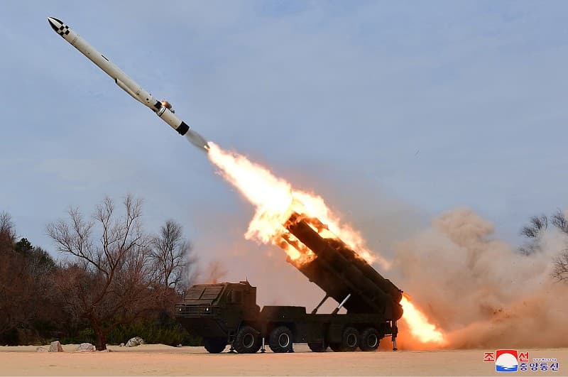 Coreia do Norte dispara mísseis e Exército sul-coreano aumenta monitoramento