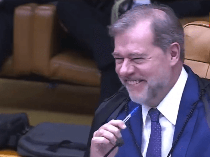 VÍDEO: Toffoli faz “piada de gordo” com Dino durante sessão no STF