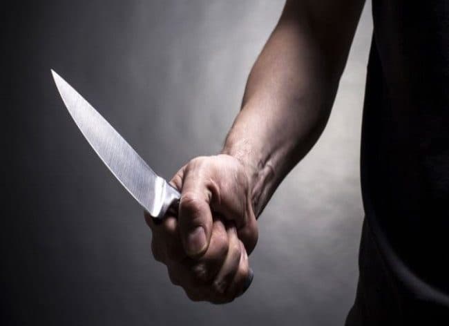 Mulher é esfaqueada pelo marido após discussão por dinheiro, no Morro da Liberdade
