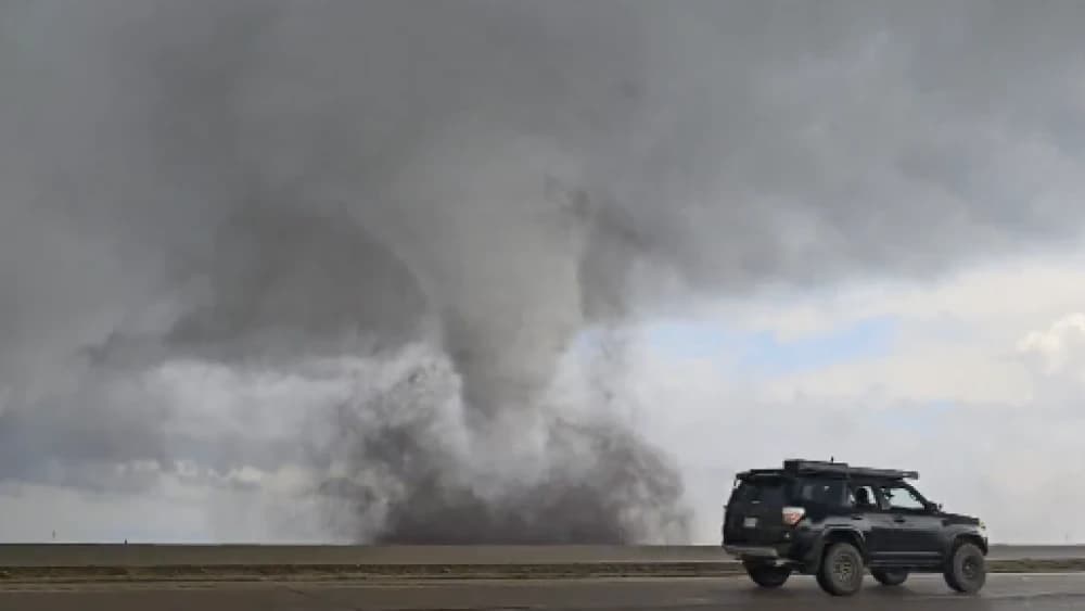 VÍDEO: Tornados destroem prédios em Nebraska e Iowa, nos EUA